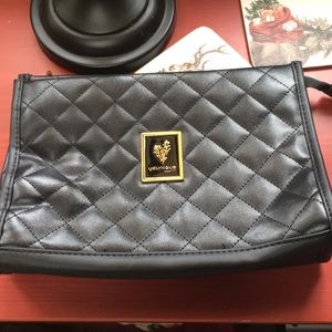 Younique purse with gold chain